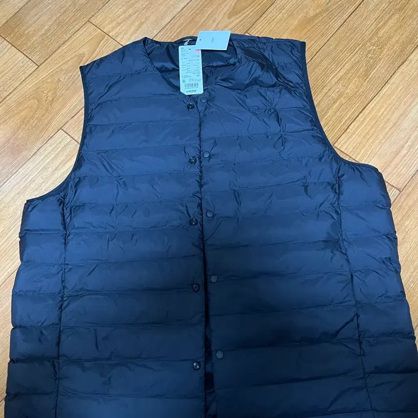 [SOLD OUT] 유니클로 경량 패딩 조끼 블랙