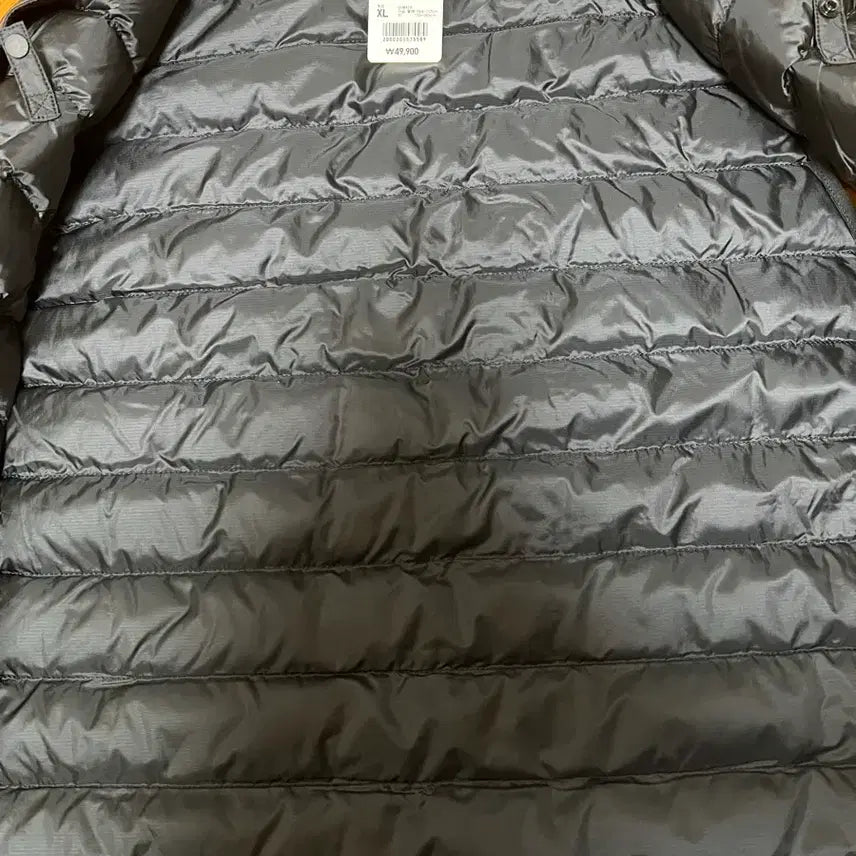[SOLD OUT] 유니클로 경량 패딩 조끼 블랙