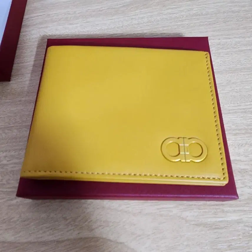 [SOLD OUT] (새상품) 페라가모 정품 샹띠 카프 가죽 반지갑 카드지갑 매장 70만원대