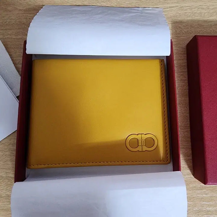 [SOLD OUT] (새상품) 페라가모 정품 샹띠 카프 가죽 반지갑 카드지갑 매장 70만원대