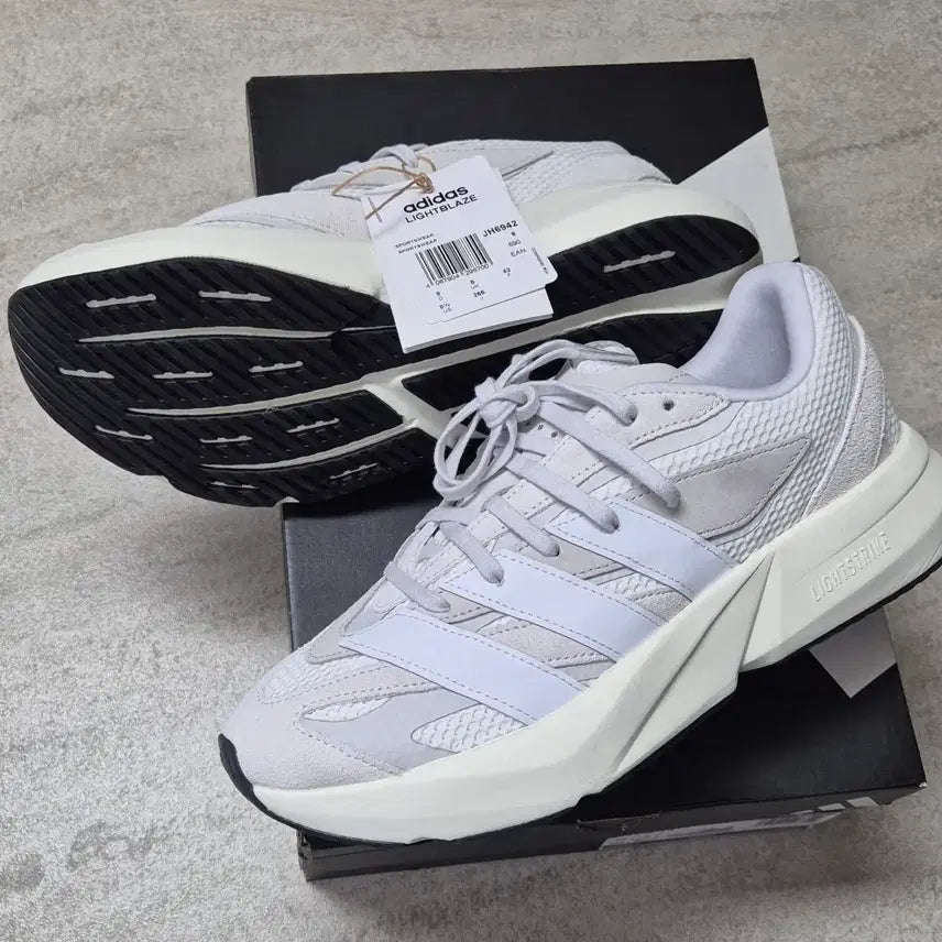 [BUNJANG] Adidas Lightblaze White Sneakers / 아디다스 라이트블레이즈 화이트  265mm