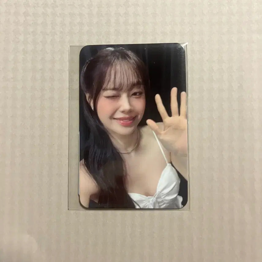 [BUNJANG] LOONA Chuu Love ver. Aladdin POB Photocard / 이달의소녀 츄 Love ver. 알라딘 포카 1장