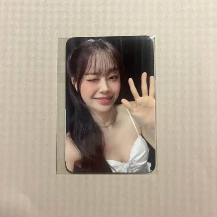 [BUNJANG] LOONA Chuu Love ver. Aladdin POB Photocard / 이달의소녀 츄 Love ver. 알라딘 포카 1장