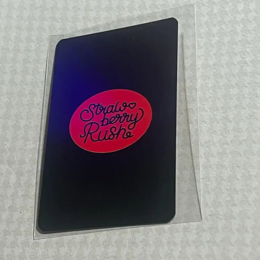 [BUNJANG] LOONA Chuu Strawberry Rush Aladdin Hologram Photocard / 이달의소녀 츄 strawberry Rush 알라딘 홀로그램 포카 1장
