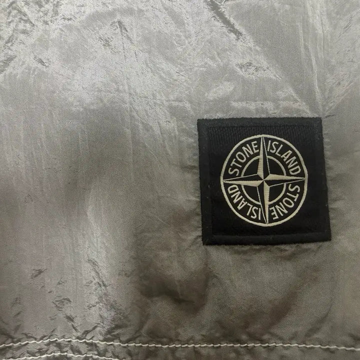 [SOLD OUT] [xl] 스톤아일랜드 나일론 메탈 반바지 (가격제안)