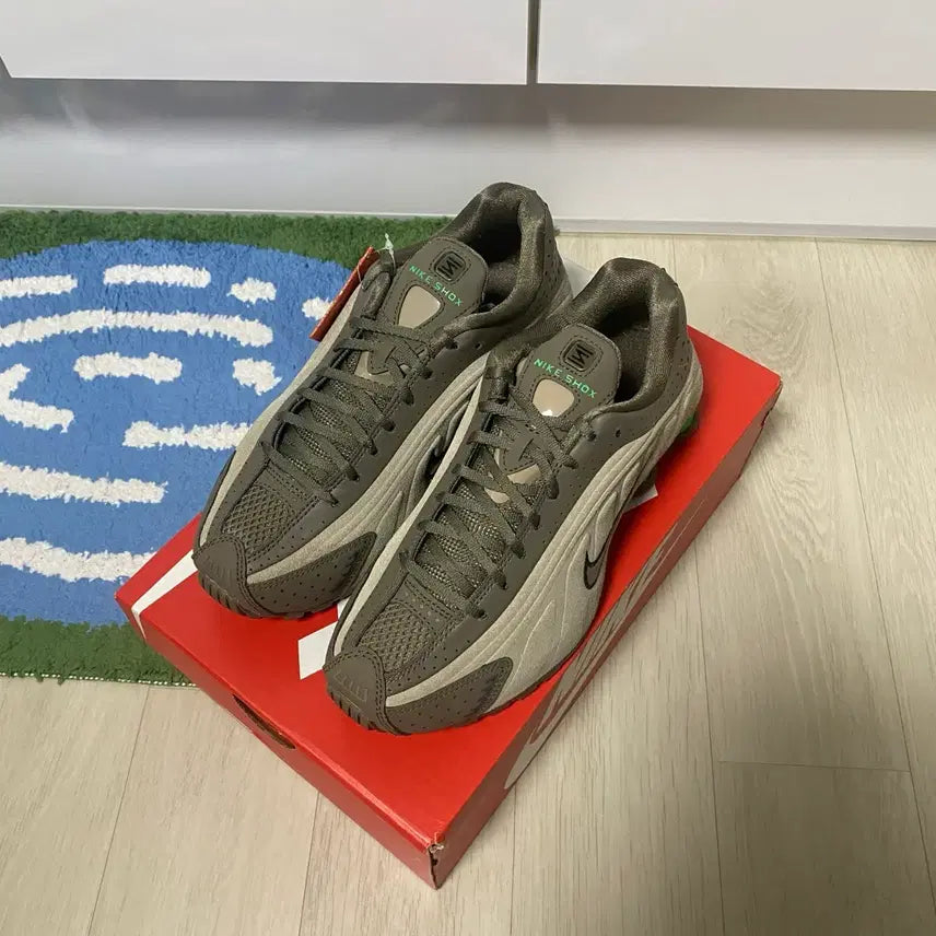 [BUNJANG] Nike Shox R4 Olive Khaki Sneakers / [새상품] 나이키 샥스 R4 올리브카키 그린쇼크 235