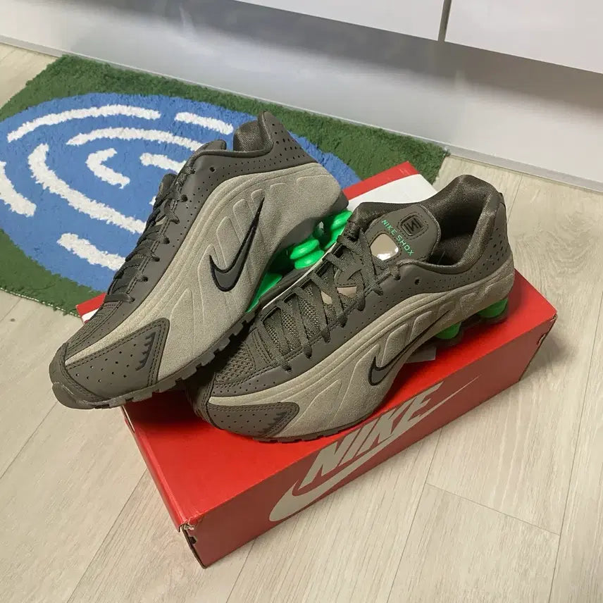 [BUNJANG] Nike Shox R4 Olive Khaki Sneakers / [새상품] 나이키 샥스 R4 올리브카키 그린쇼크 235