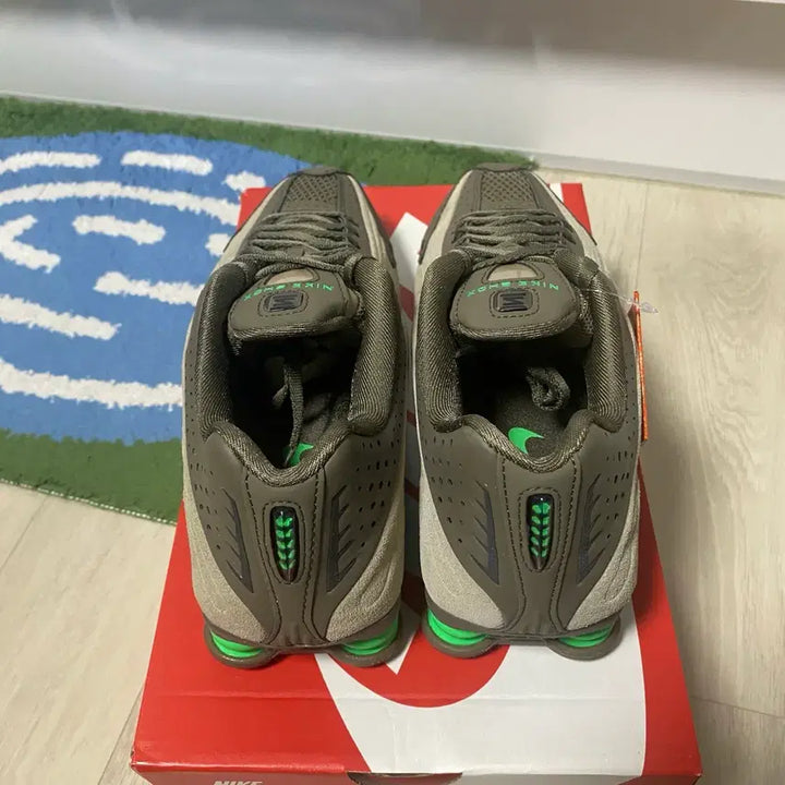 [BUNJANG] Nike Shox R4 Olive Khaki Sneakers / [새상품] 나이키 샥스 R4 올리브카키 그린쇼크 235