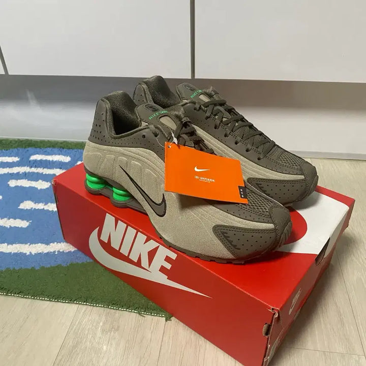 [BUNJANG] Nike Shox R4 Olive Khaki Sneakers / [새상품] 나이키 샥스 R4 올리브카키 그린쇼크 235