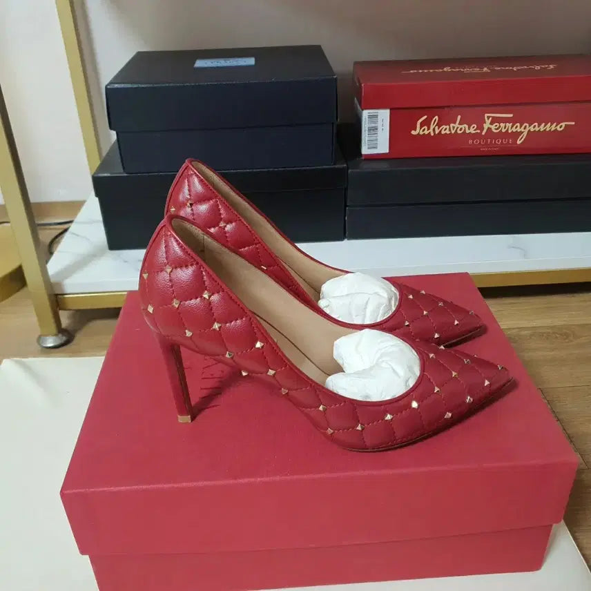 [SOLD OUT] *정품* 발렌티노 레드 하이힐 (235)