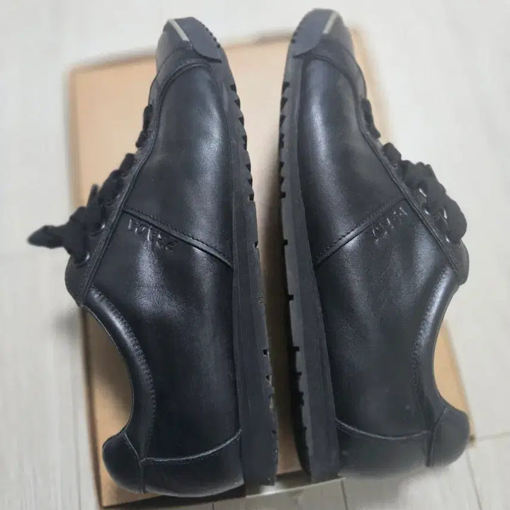 [BUNJANG] Prada Black Leather Sneakers / 프라다 블랙 가죽 스니커즈 운동화 275