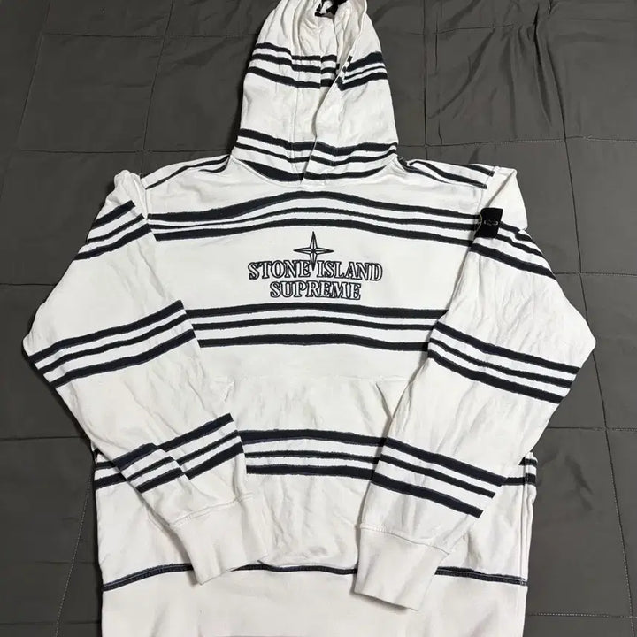 [SOLD OUT] 스톤아일랜드 슈프림 워프 스트라이프 후드 L사이즈