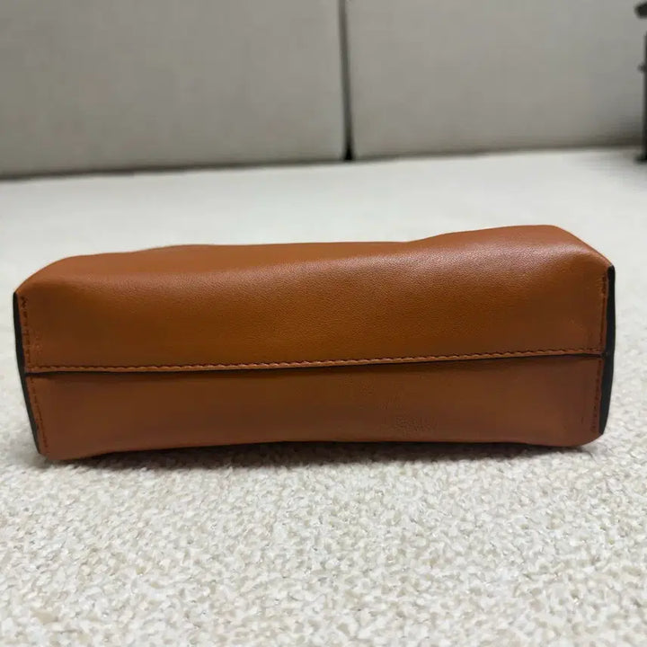 [SOLD OUT] [새상품] 올세인츠 가죽 파우치 / 클러치 (정가 23만원대/택도 안뗌)