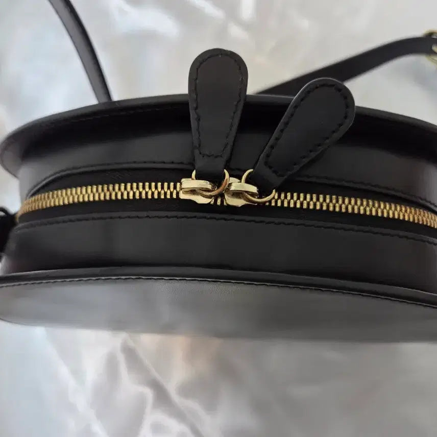 [BUNJANG] A.P.C. Half Moon Mini Crossbody Bag / A.P.C. 아페쎄 하프문 미니 크로스백 블랙