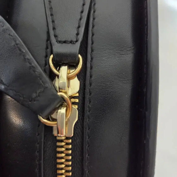 [BUNJANG] A.P.C. Half Moon Mini Crossbody Bag / A.P.C. 아페쎄 하프문 미니 크로스백 블랙
