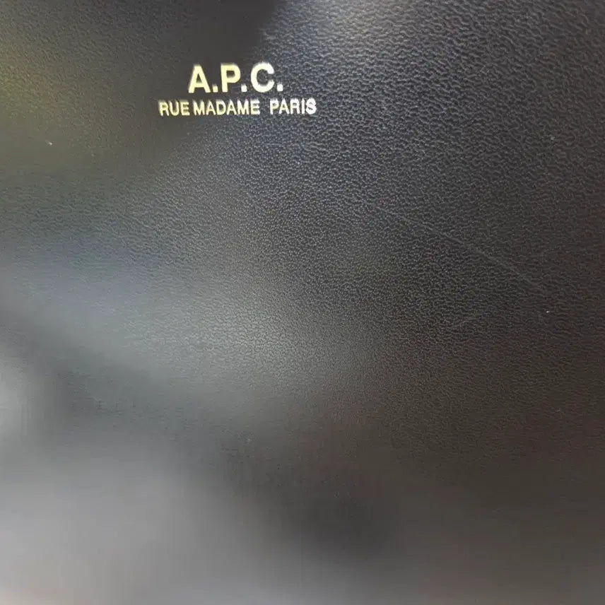 [BUNJANG] A.P.C. Half Moon Mini Crossbody Bag / A.P.C. 아페쎄 하프문 미니 크로스백 블랙