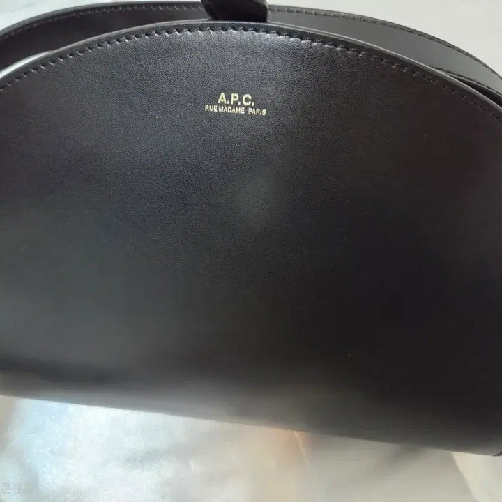 [BUNJANG] A.P.C. Half Moon Mini Crossbody Bag / A.P.C. 아페쎄 하프문 미니 크로스백 블랙
