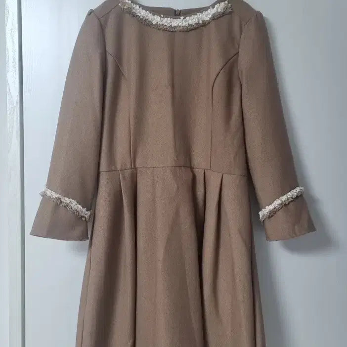 [BUNJANG] CHIC LINE Beige Dress S - Guest Look / 시크라인 베이지 원피스 S 하객룩 (드라이크리닝 완료)