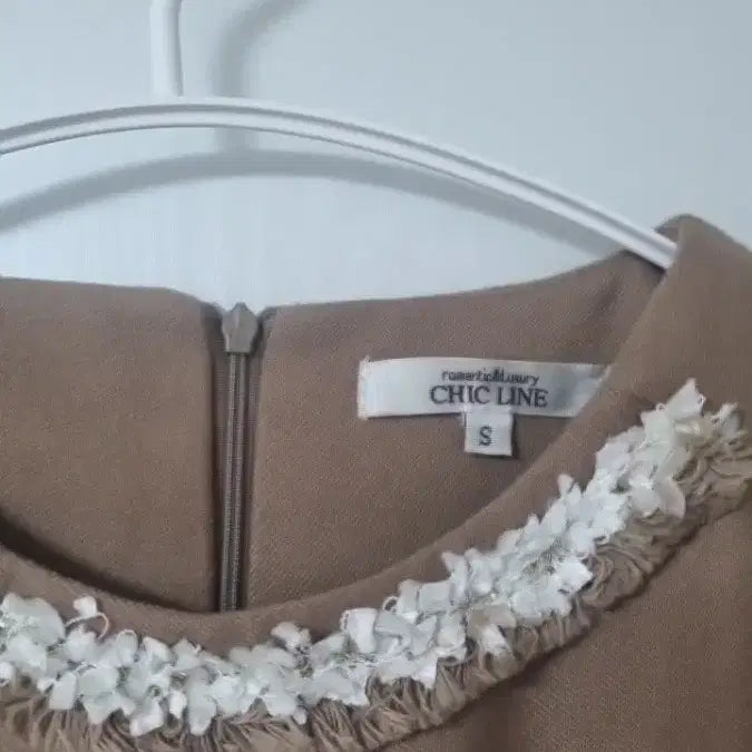 [BUNJANG] CHIC LINE Beige Dress S - Guest Look / 시크라인 베이지 원피스 S 하객룩 (드라이크리닝 완료)