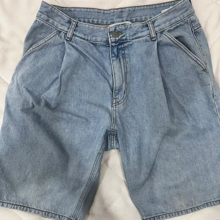 [BUNJANG] Uniform Bridge One Tuck Denim Shorts Light Indigo / [L] 유니폼브릿지 데님 반바지