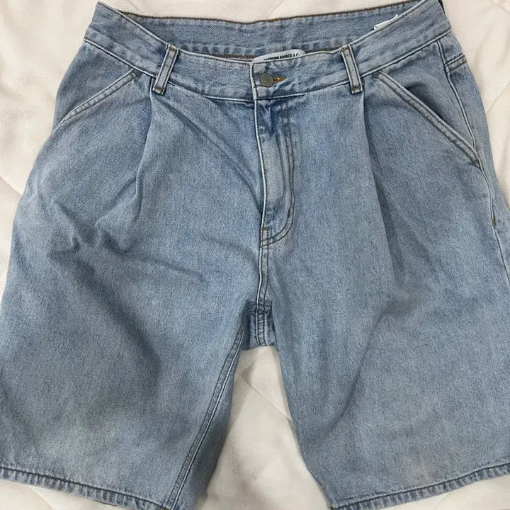 [BUNJANG] Uniform Bridge One Tuck Denim Shorts Light Indigo / [L] 유니폼브릿지 데님 반바지