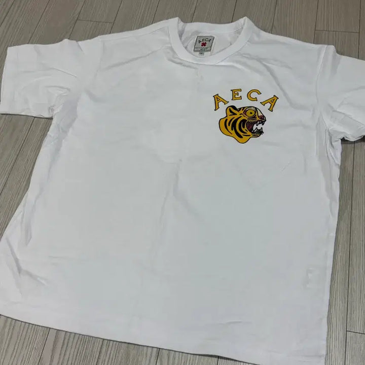 [BUNJANG] Aeka White Short Sleeve T-shirt (New) / 에이카 화이트 반팔 미사용 새상품 사이즈m 95~100느낌