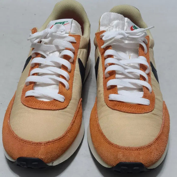 [SOLD OUT] 2) 275 나이키 데이 브레이크 베이지/오렌지 스니커즈