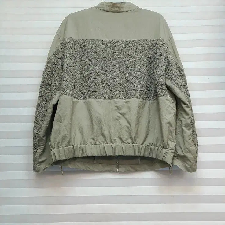 [SOLD OUT] 베네통> 레이스 배색 얇은 점퍼