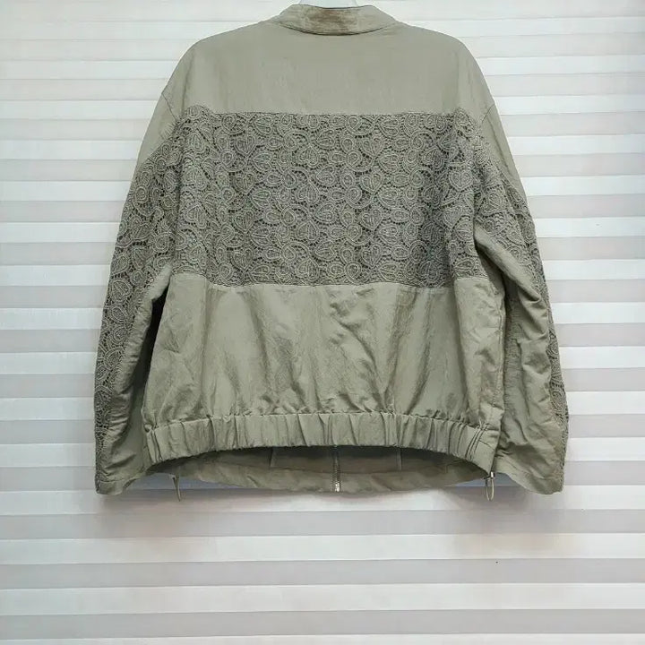 [SOLD OUT] 베네통> 레이스 배색 얇은 점퍼