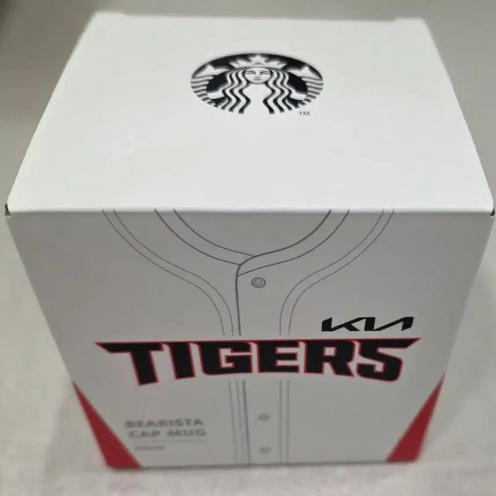 [BUNJANG] Kia Tigers Starbucks Bearista Mug (Sealed) / 기아타이거즈 스타벅스 베어리스타 머그컵 미개봉