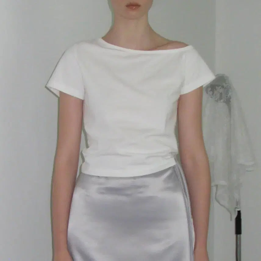 [BUNJANG] Off-Shoulder Short-Sleeved T-shirt / 오프숄더 반팔티