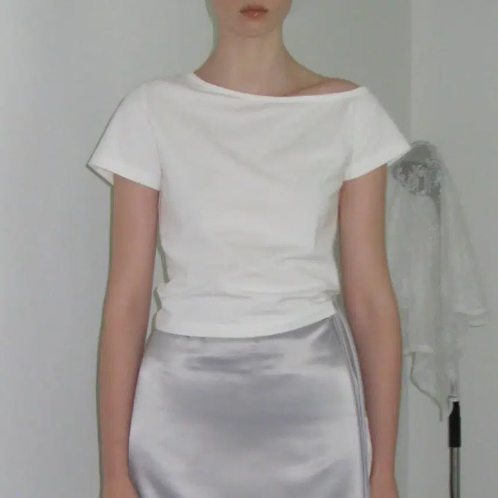 [BUNJANG] Off-Shoulder Short-Sleeved T-shirt / 오프숄더 반팔티