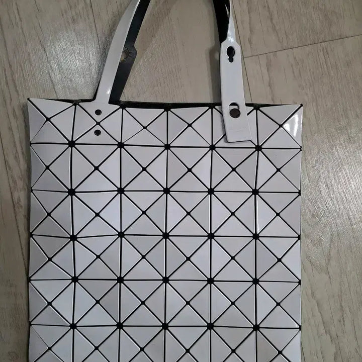 [SOLD OUT] 바오바오 화이트 루센트 토트백