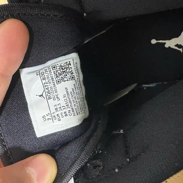[BUNJANG] Nike Air Jordan 1 Mid Barely Orange Sneakers / 나이키 에어조던1 미드 베얼리 오렌지 245