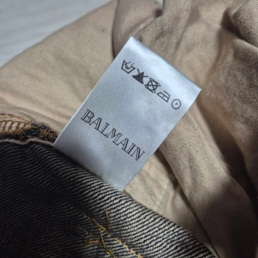 [BUNJANG] Balmain Green Wash Jeans / 발망 / 녹워싱진 /31