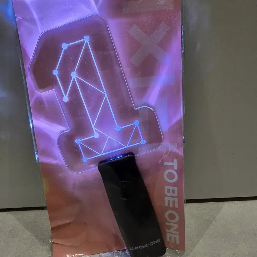 [BUNJANG] Wanna One Official Lightstick Original Version 1 / 워너원 응원봉 (초창기 한정 판매 1 모양 오리지널 버전)