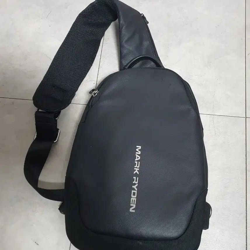 [BUNJANG] Mark Ryden Julius MR7056 Sling Bag / 마크라이든 미니 줄리어스 MR7056 크로스백, 슬링백