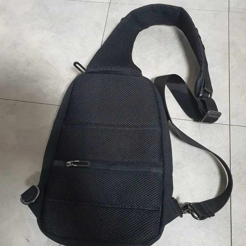 [BUNJANG] Mark Ryden Julius MR7056 Sling Bag / 마크라이든 미니 줄리어스 MR7056 크로스백, 슬링백