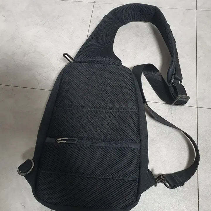 [BUNJANG] Mark Ryden Julius MR7056 Sling Bag / 마크라이든 미니 줄리어스 MR7056 크로스백, 슬링백