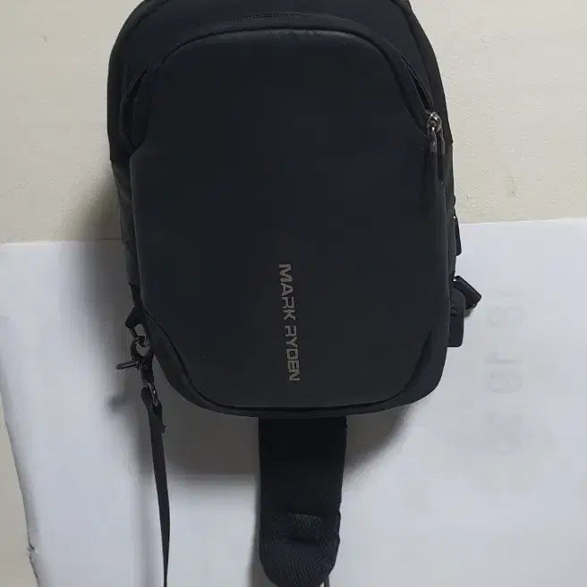 [BUNJANG] Mark Ryden Julius MR7056 Sling Bag / 마크라이든 미니 줄리어스 MR7056 크로스백, 슬링백