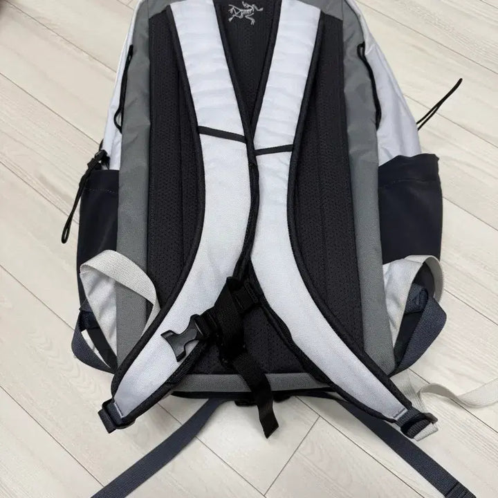 [SOLD OUT] 아크테릭스 x 빔즈 맨티스 26 백팩 트랭퀼