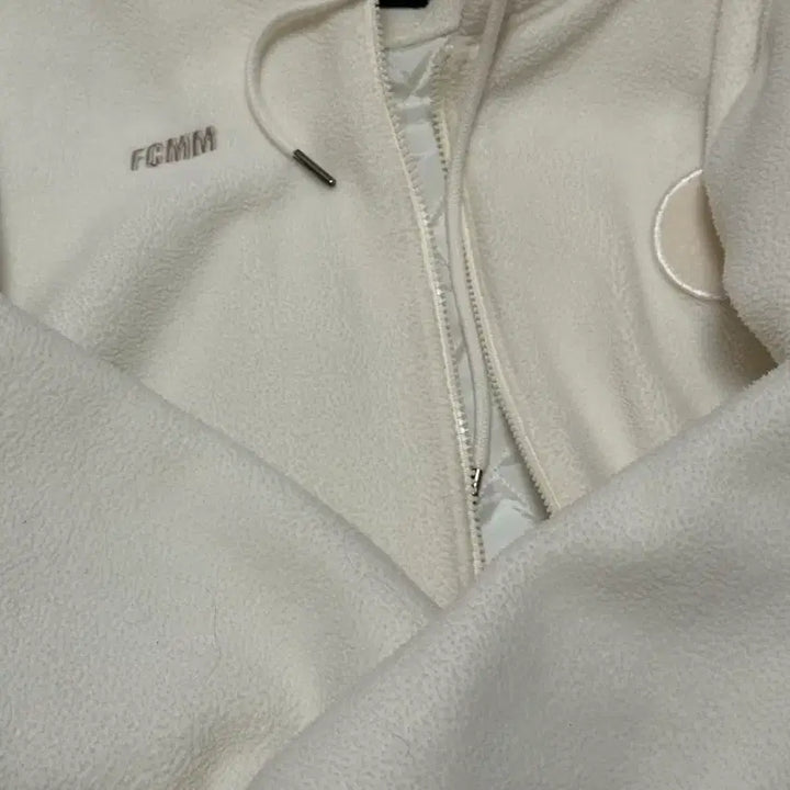 [BUNJANG] Fcmm Fleece Hooded Zip-up Ivory L / fcmm 후리스 후드집업 라지 L 아이보리