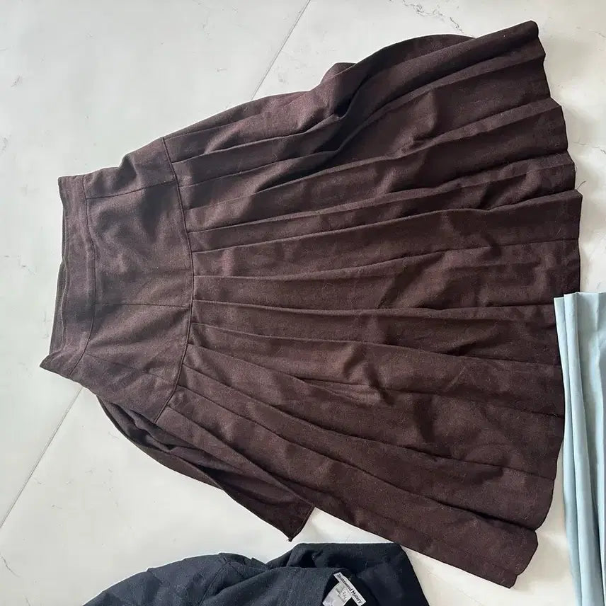 [BUNJANG] Unanswered Mystery Pleated Wool Skirt / 언앤써드미스테리 플리츠스커트 울