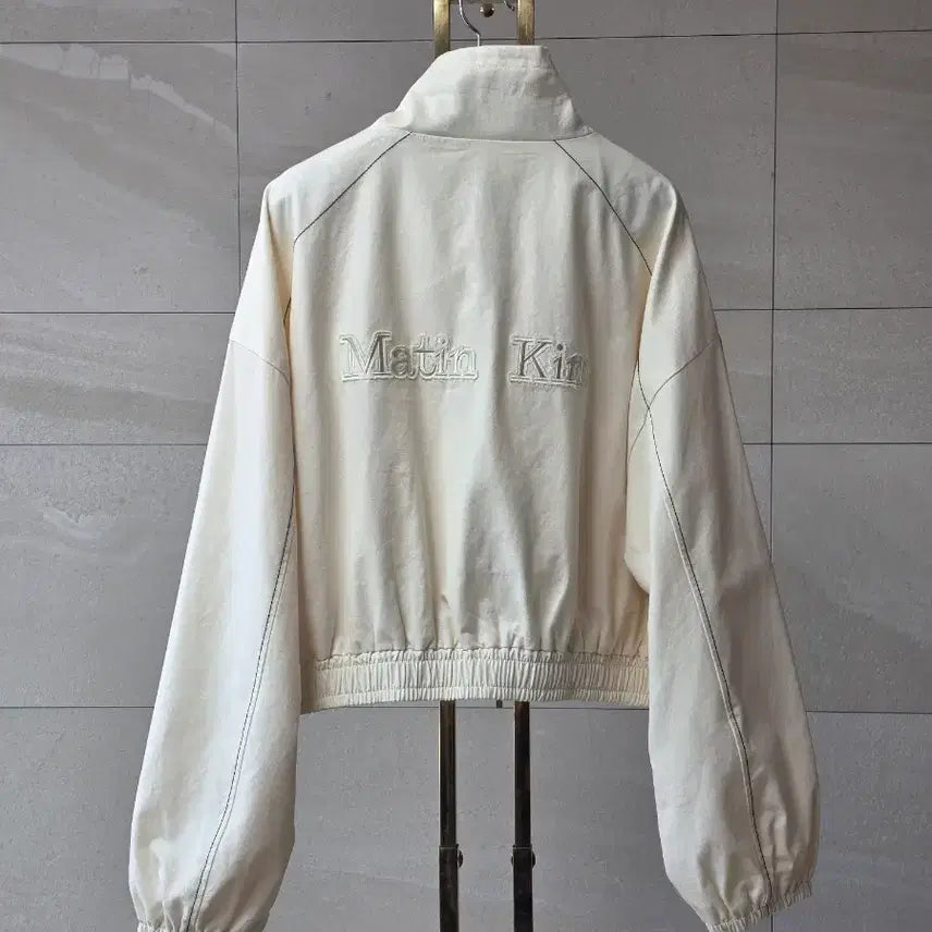 [BUNJANG] Matin Kim Logo Stitch Crop Jacket / 25 마뗑킴 백 로고 스티치 크롭 자켓