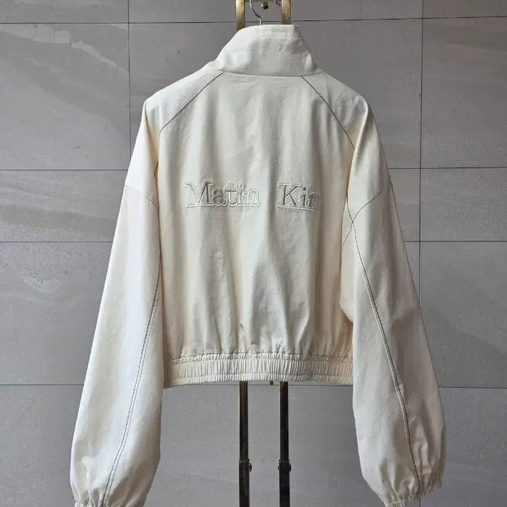 [BUNJANG] Matin Kim Logo Stitch Crop Jacket / 25 마뗑킴 백 로고 스티치 크롭 자켓