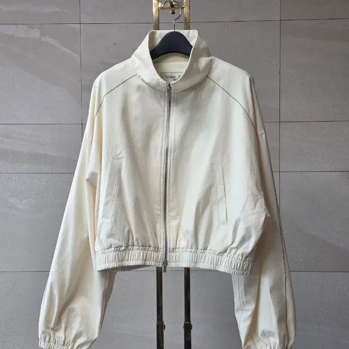 [BUNJANG] Matin Kim Logo Stitch Crop Jacket / 25 마뗑킴 백 로고 스티치 크롭 자켓
