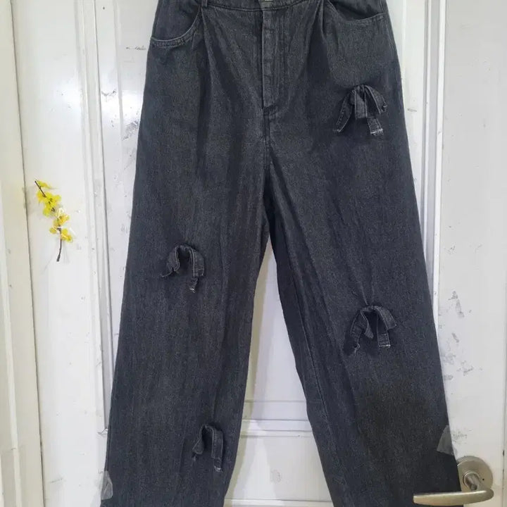 [BUNJANG] Ribbon Detail Banded Straight Leg Pants / 봄. 디자인이쁜 리본 하트. 밴딩면일자통바지. 허리28까지.  흑청