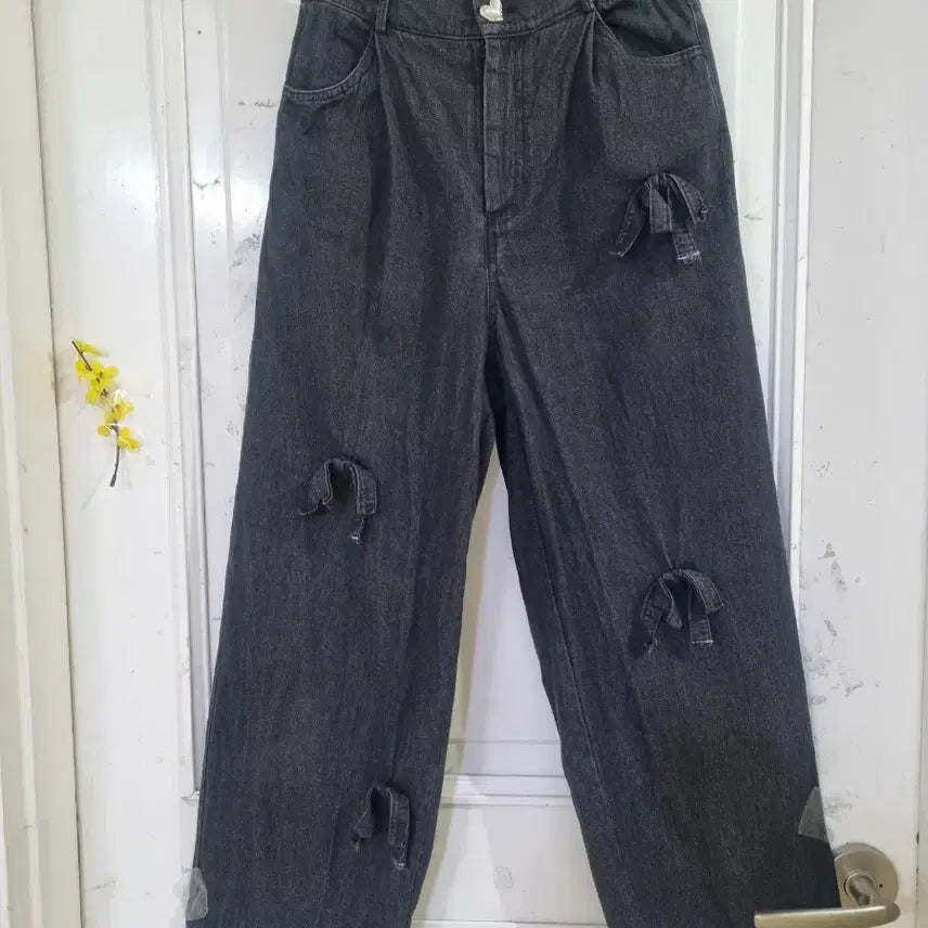 [BUNJANG] Ribbon Detail Banded Straight Leg Pants / 봄. 디자인이쁜 리본 하트. 밴딩면일자통바지. 허리28까지.  흑청