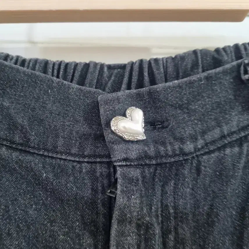 [BUNJANG] Ribbon Detail Banded Straight Leg Pants / 봄. 디자인이쁜 리본 하트. 밴딩면일자통바지. 허리28까지.  흑청