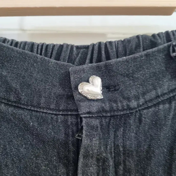[BUNJANG] Ribbon Detail Banded Straight Leg Pants / 봄. 디자인이쁜 리본 하트. 밴딩면일자통바지. 허리28까지.  흑청